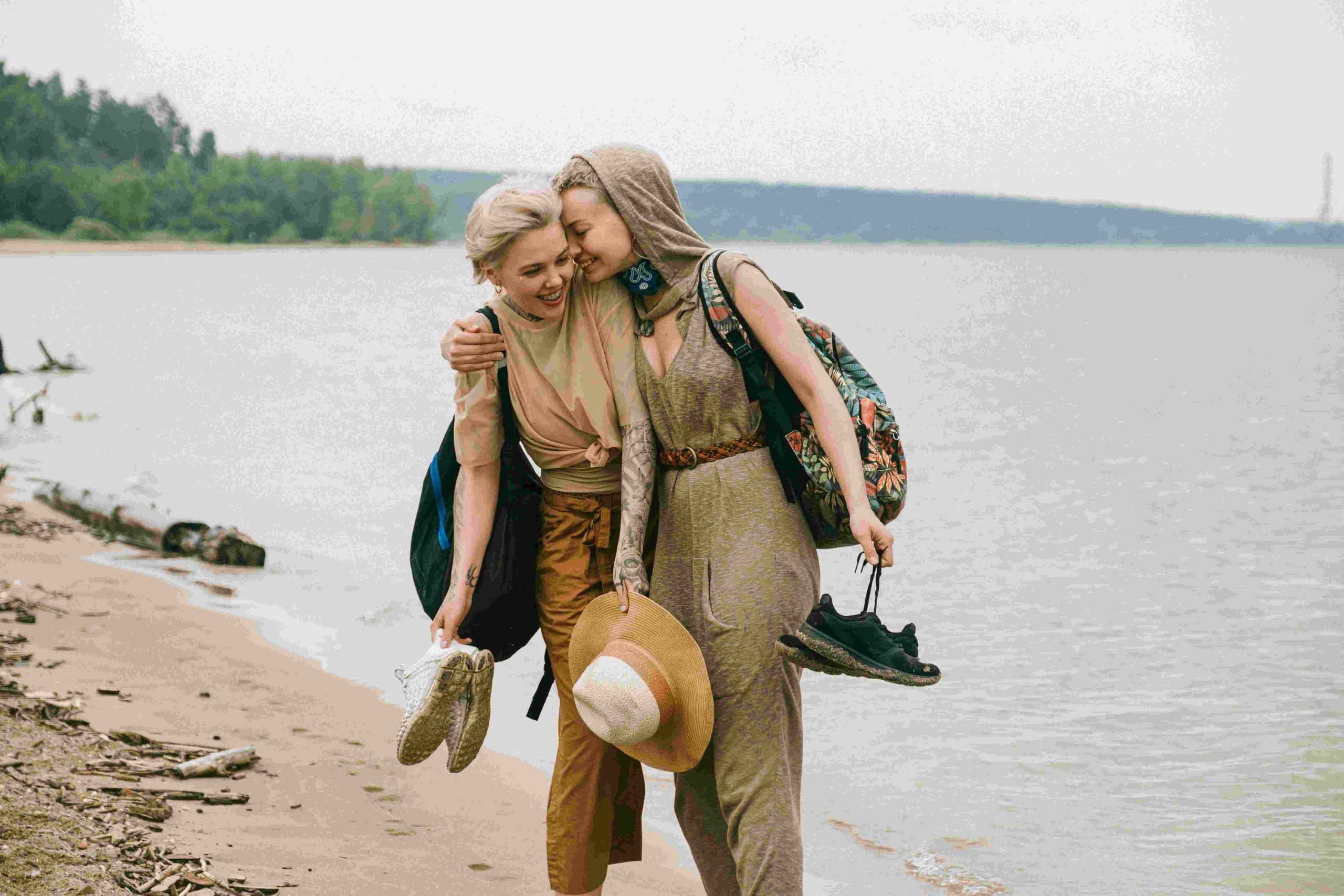 Understanding common relationship patterns. Two people in warm conversation, representing awareness and connection.